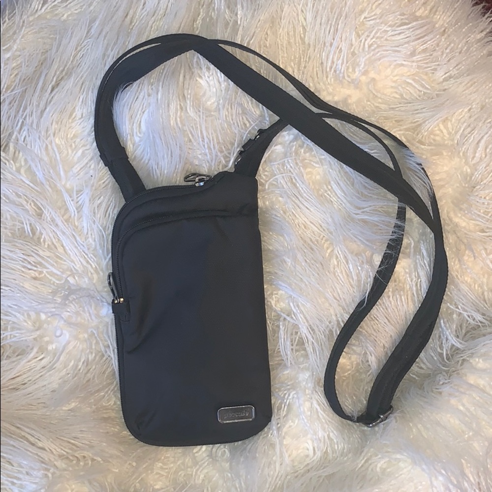 SOLD - PACSAFE CROSSBODY MINI ANTITHEFT!